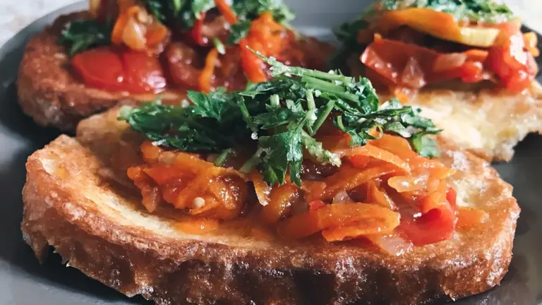 Toasted bread with vegetable topping